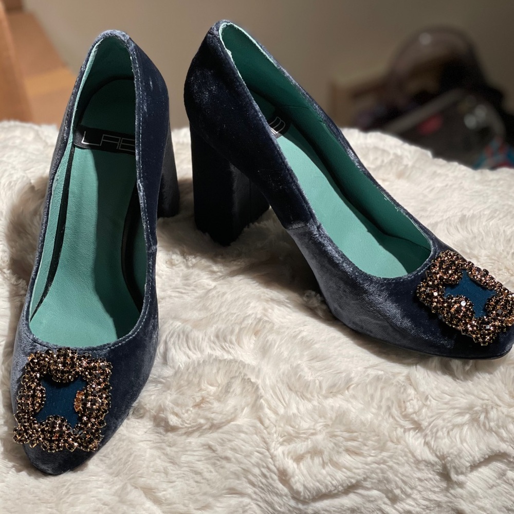 LAB Velvet Brooch Heels - Picture 4 of 9